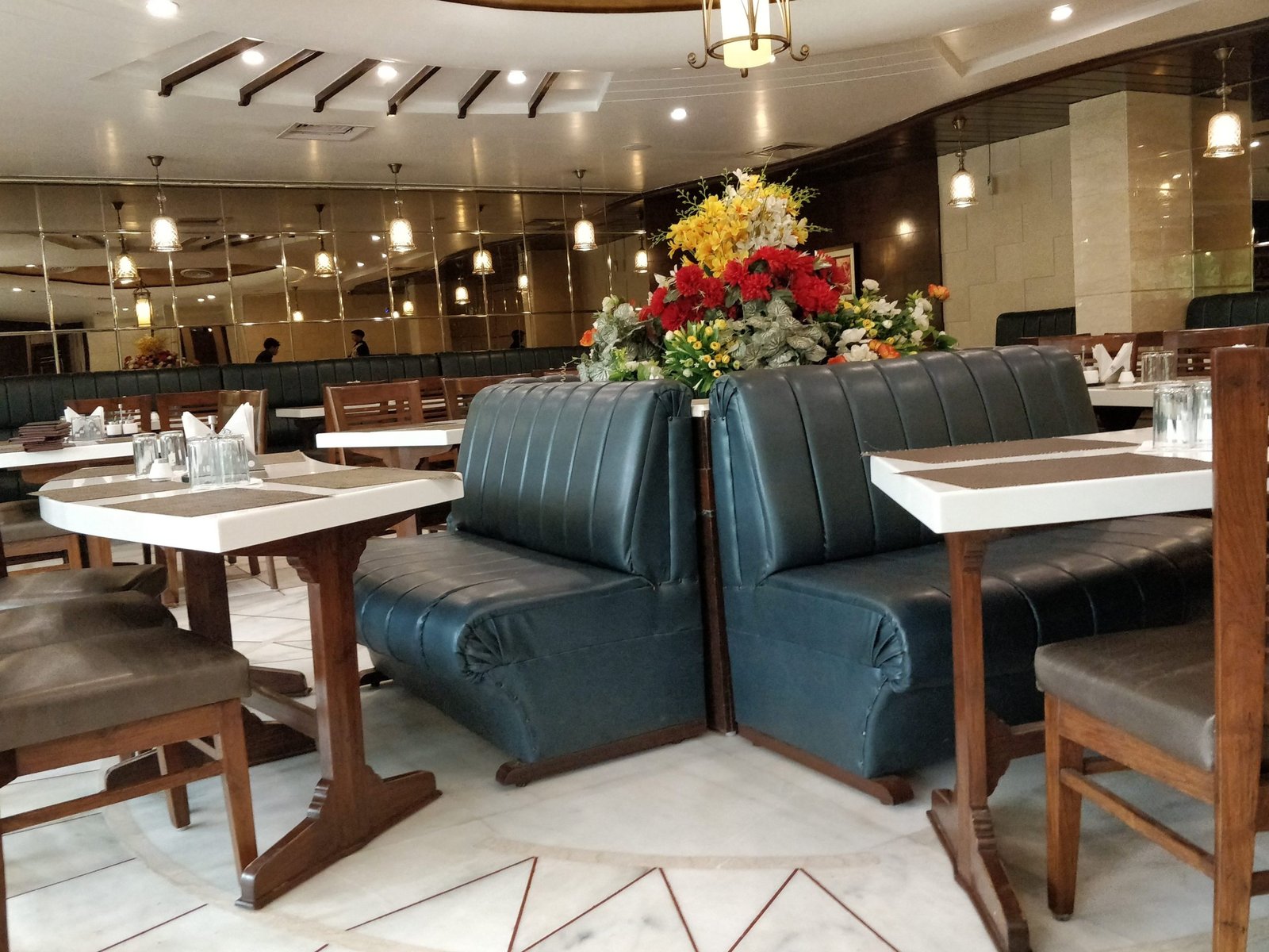 e29c85 best restaurant in prayagraj scaled