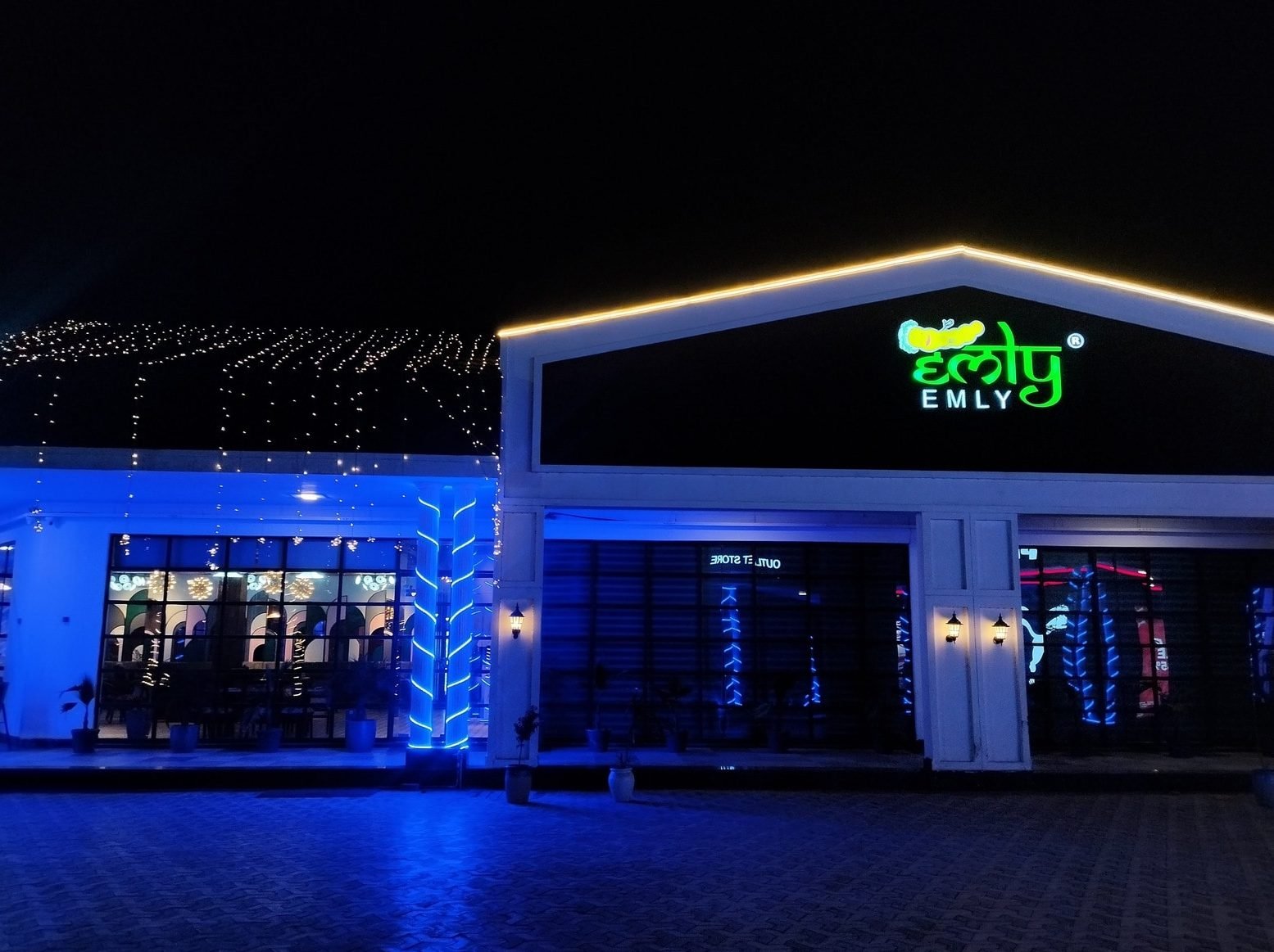 emly cafe hanumangarh