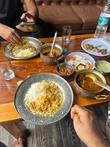 De-linz Restaurant - Restaurant in Srinagar| Best Cafe | Coffee Shop | Wazwan Restaurant in Srinagar