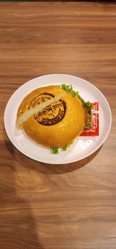 London Bites CAFE -THALASSERY