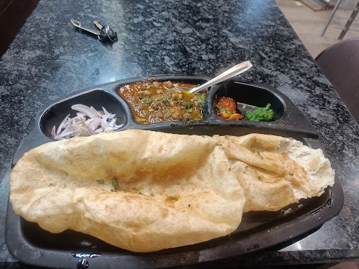 FOODONS : Indore BEST Chole Kulche | Chole Bhature