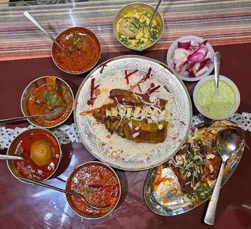 Stream Restaurant || Best Restaurant On Dal Lake || INDIAN AND AUTHENTIC KASHMIRI WAZWAN