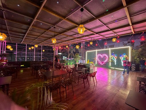 THE ROOF TOP RESTAURANT