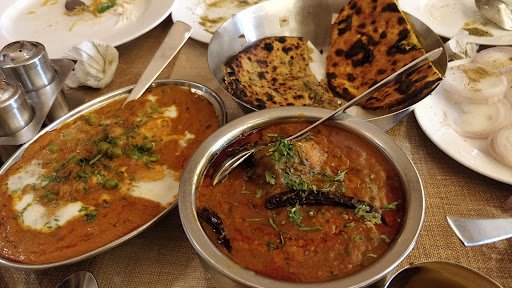 Makhan Fish and Chicken Corner Amritsar SINCE 1962 - Best Restaurant In Amritsar