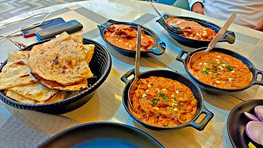 LEVEL 4 ROOFTOP RESTAURANT