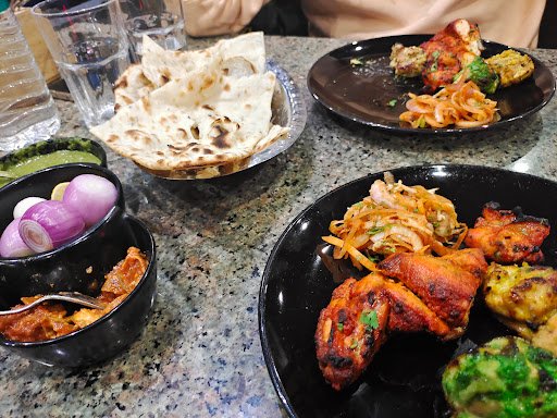 Lucky Restaurant Thane - Best Chicken Biryani in Thane - North Indian and Mughlai Food