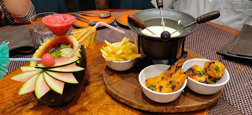 Retro Bistro : The Fine Multi Cuisine Restaurant ( Vadodara ) Retro Bistro : The Fine Multi Cuisine Restaurant ( Vadodara )