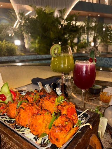 La Crest Restaurant & Banquet