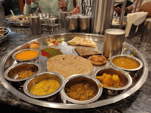 ROTLO GUJARATI RASTHAL | Best Gujarati Thali ROTLO GUJARATI RASTHAL | Best Gujarati Thali