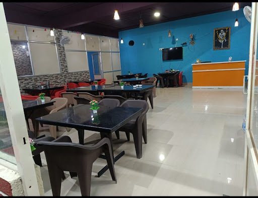 Chillies Family hotel and Daba