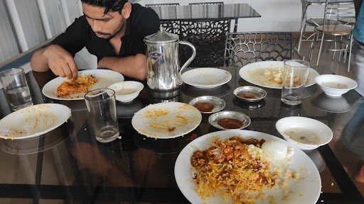 DUBAI HUB FAST FOODS & FAMILY RESTAURANT