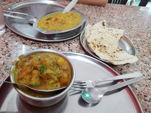 GANGOUR RESTAURANT -RAJASTHANI | Punjabi | Gujrati Food | Maharashtrian | Food Delivery in Train