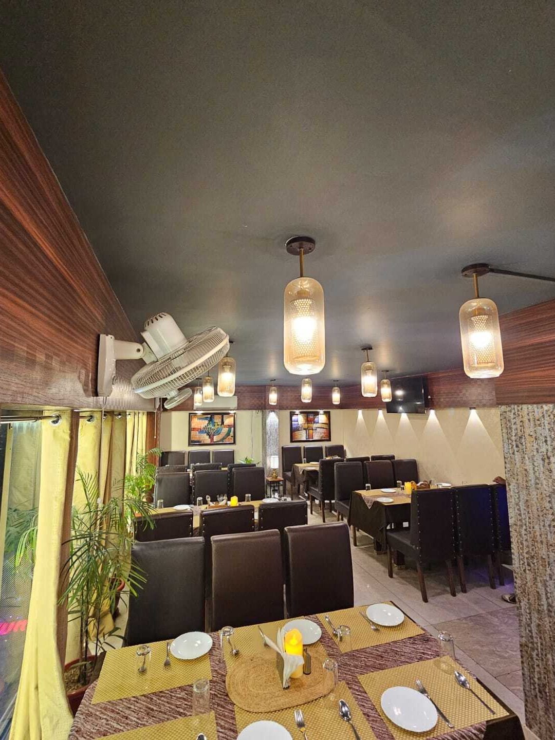 flavours restaurant family resturant in prayagraj