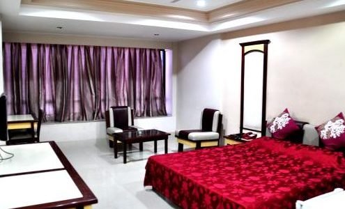 hotel heeralal opposite railway station