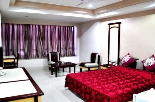 hotel heeralal opposite railway station