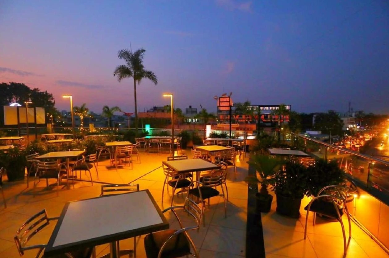 indianas red velvet veg restaurant 1