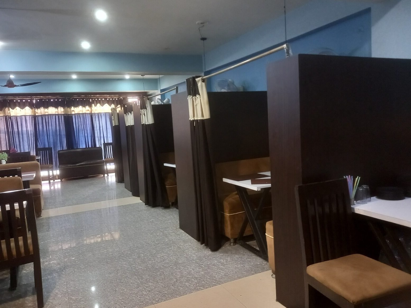 kitchen kaveri restaurant with cabin