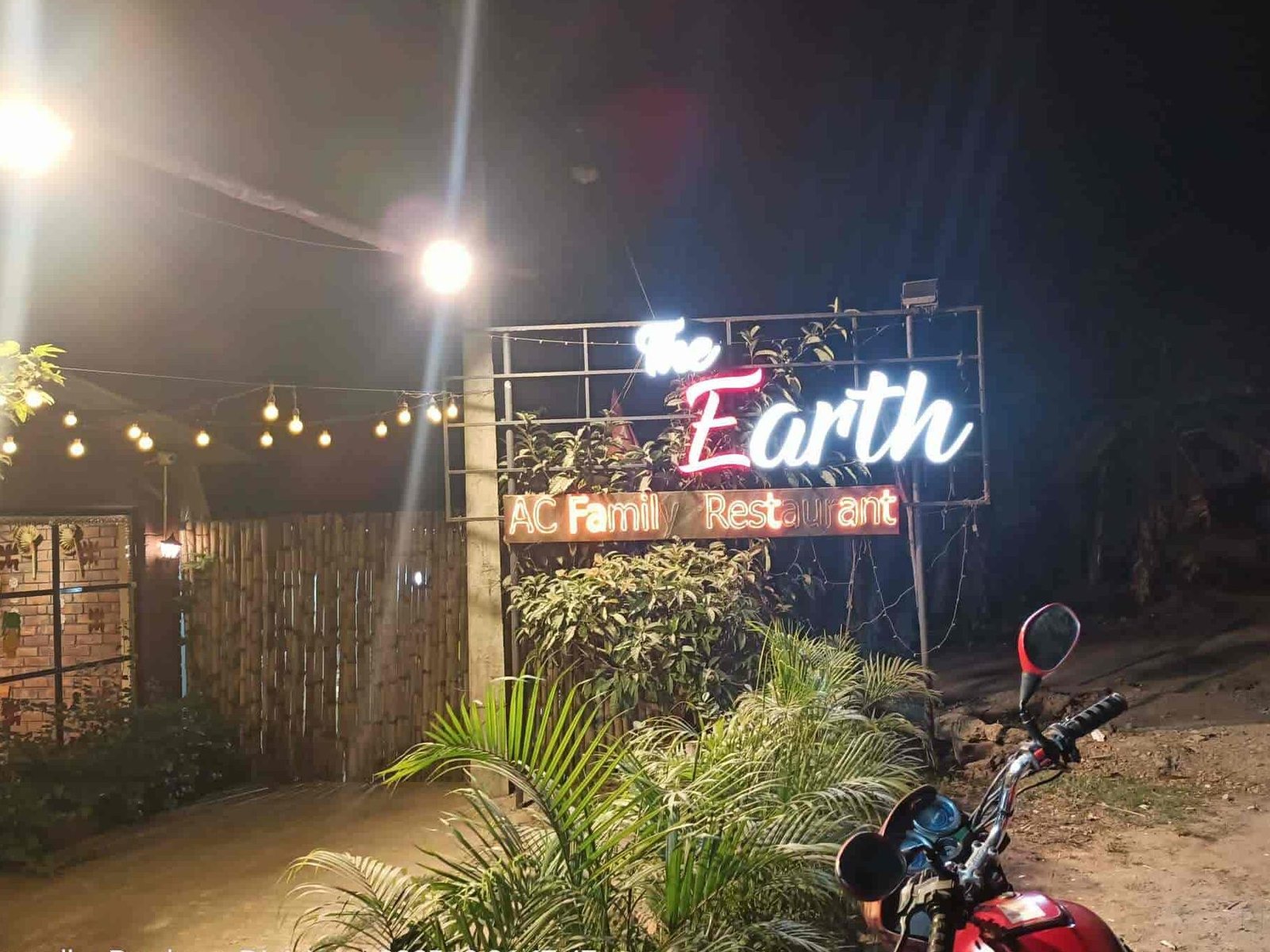the earth restaurant