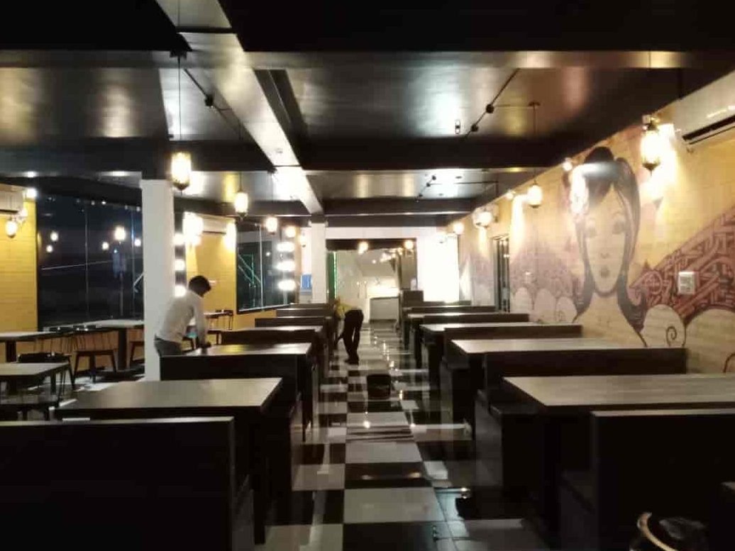 the queen cafe and restaurant