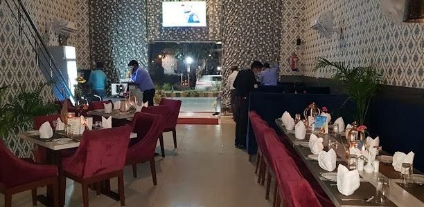 usa gardens in town restaurant bar party halls 1