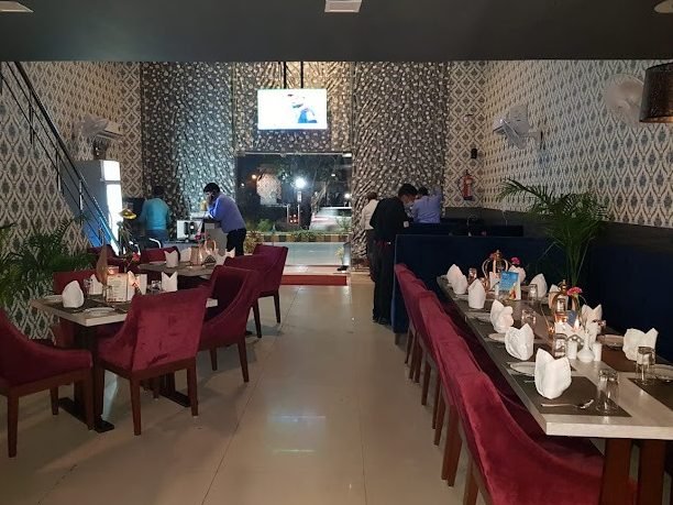 usa gardens in town restaurant bar party halls 1