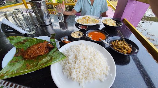 Lucka'S Open Restaurant