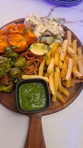 EL RICO CAFE & LOUNGE